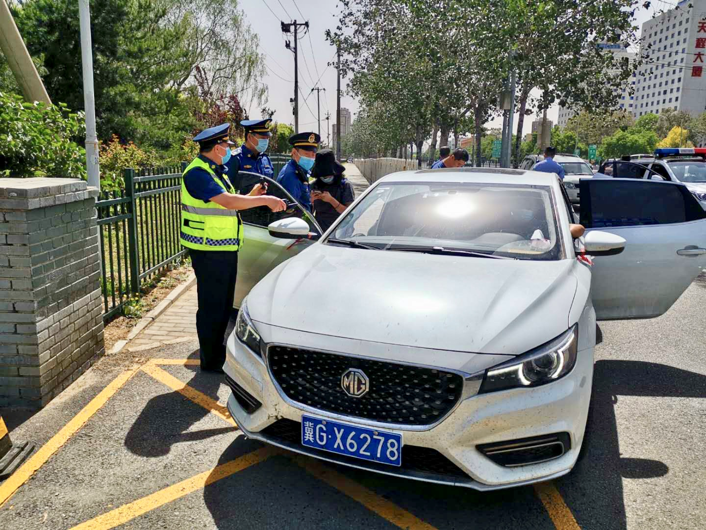 黑车见到他们"拔腿就跑"!北京20天查扣550余辆