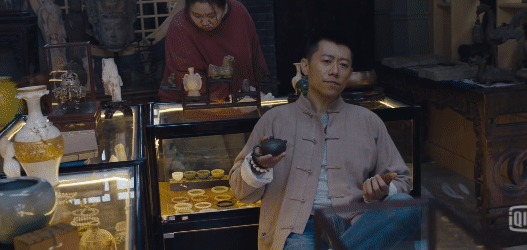 掌眼字画;药家属于玄门,掌眼瓷器;许家属于白门,掌眼金石玉器;沈家