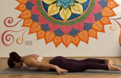 上斜方肌壮？背显厚怎么办；12个瑜伽美背动作一定要多练！快来看看？