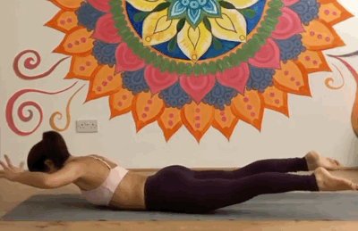 上斜方肌壮？背显厚怎么办；12个瑜伽美背动作一定要多练！快来看看？