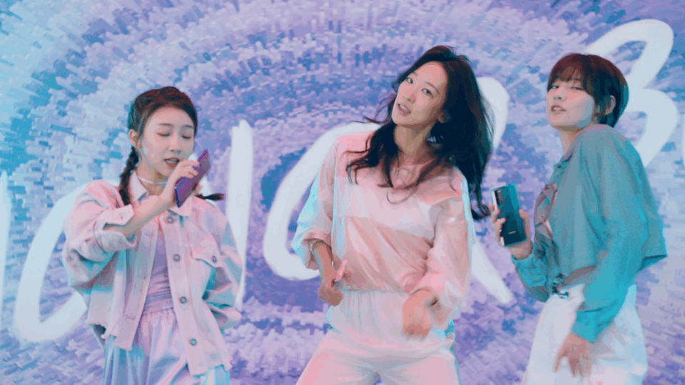 "壁橱公主"时髦精孙佳雨,尝鲜定义荣耀30系列流光幻镜百变魅力