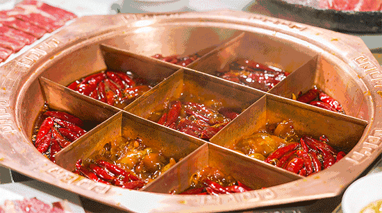 火锅店口味也很好服务贴心到上过热搜确实不错首先海底捞店铺本身自然