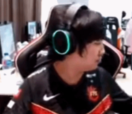 金贡排位7连跪心态炸裂直接砸碎键盘khan看戏又害怕的表情亮了