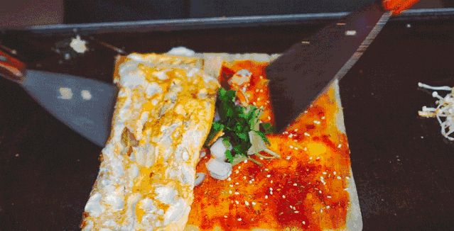 烤冷面独有的呛鼻甜酸味你能抗得住