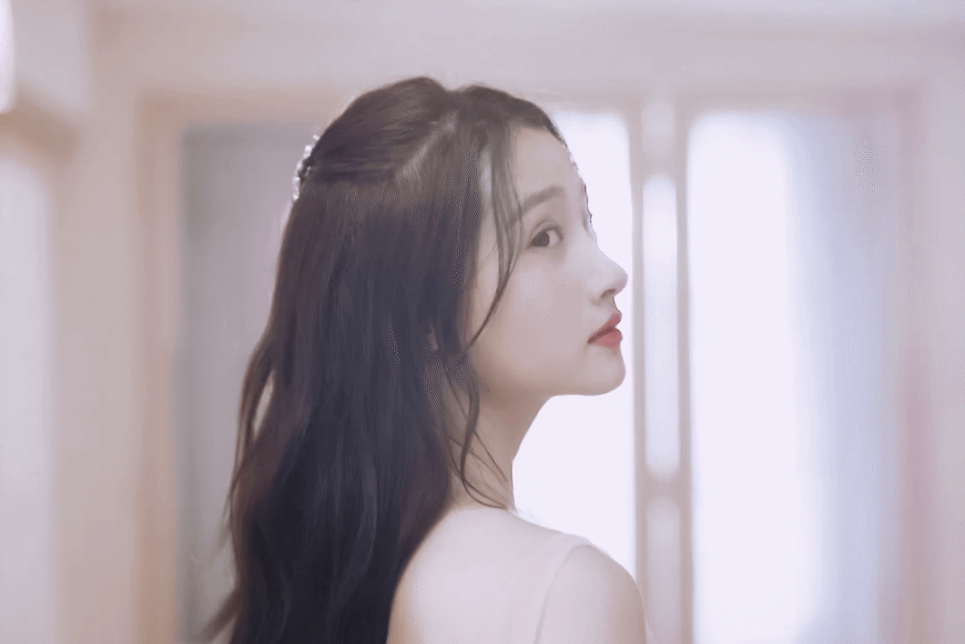 关晓彤身材有多绝?当她穿上20厘米"例假裙",这腿像开了特效