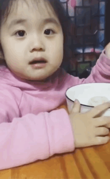 前段时间,小女孩模仿妈妈生气的视频火了,看完