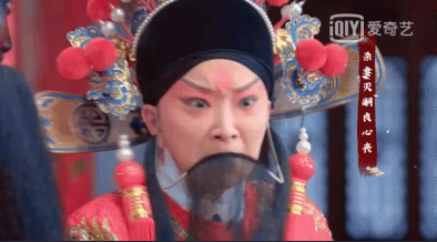 陈世美的眼神又一变——当包拯把状纸上的罪状一件件念给他听时.再看.