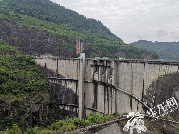 这个大坝建成15年来 下游的重庆石柱县城没有被淹一次