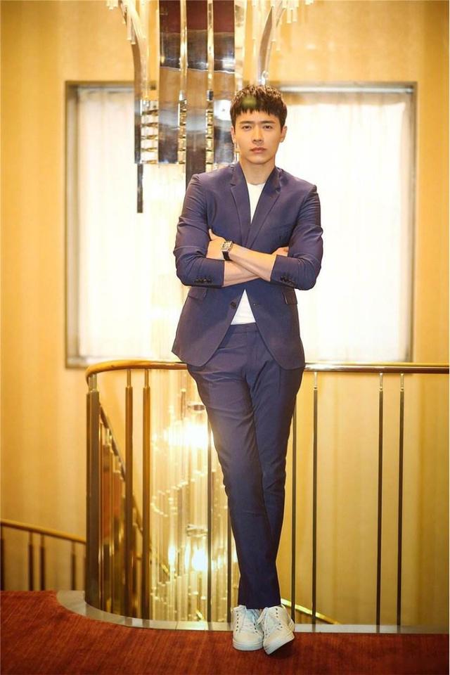 高云翔:我不能陪4岁女儿庆生,独自一人逛超市,神情太落寞