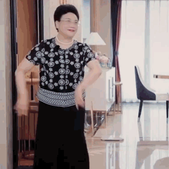 伊能静|比起冻龄女神，我老了之后更想做个像她一样快乐的老太太