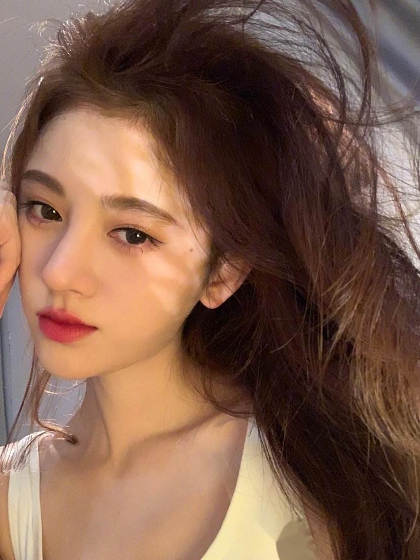 这是什么神仙女孩,太养眼了!