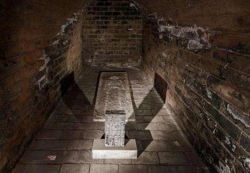 62年前,李鸿章墓惨遭炸毁,遗体挂拖拉机后面游街示众,尸骨无存