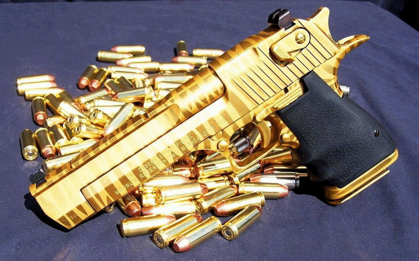 全球最昂贵的5把枪:黄金沙鹰垫底,中国制造榜上有名