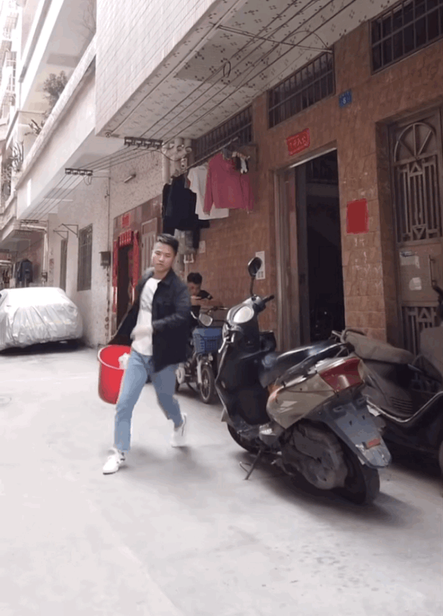 提桶跑路的三和大神,居然成了快手上的吟游诗人