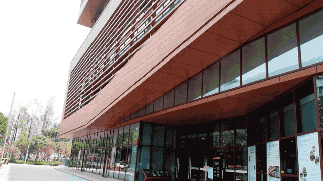 现代,舒适智能型图书馆负一层为报纸休闲阅览区,盲文阅览区视听多功能