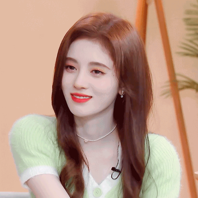 连肩膀都要造假,为了当最美女明星啥都敢干?_腾讯新闻