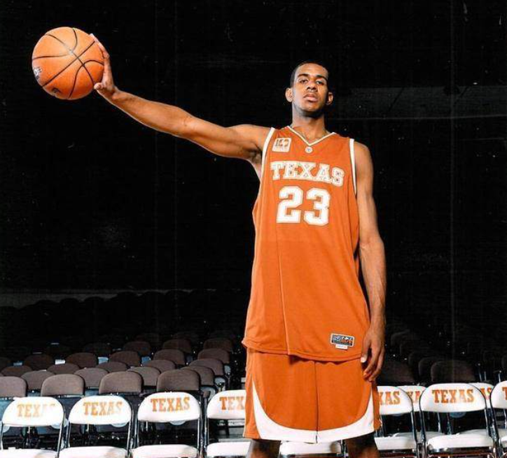 阿尔德里奇的选秀报告:双手过膝的跳投型内线,弱点是不够强硬