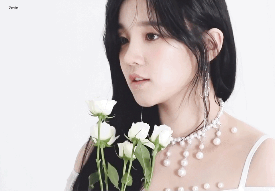 第一次见宋雨琦穿jk制服裙以为会很甜谁知穿出电线腿a到爆