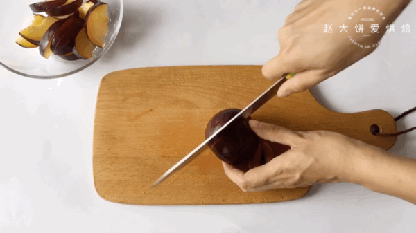 691,糖渍李子柠檬汁适量黑李子(黑布林)3个 / 细砂糖50g盐2g糖粉20g