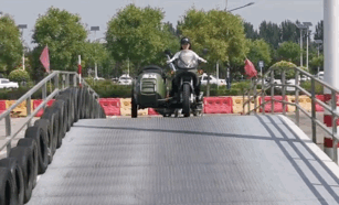 万茜|“姬圈扛把子”万茜泪崩：又A又飒的她，原来也有不为人知的一面