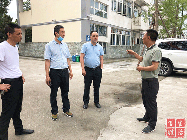 郫都区教育局局长邓志民到新民场中学调研