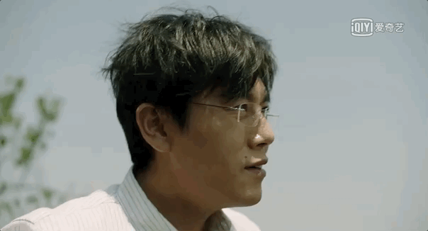 从一开始就将凶手的身份公开,开集两分钟,由秦昊饰演的张东升就完成了