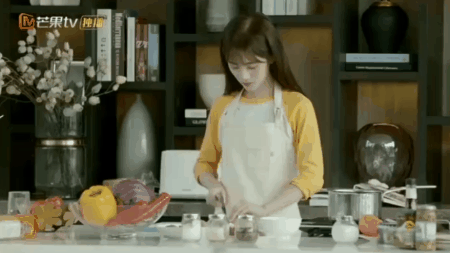 鞠婧祎|老跟“完美人设”较劲的鞠婧祎，累不累