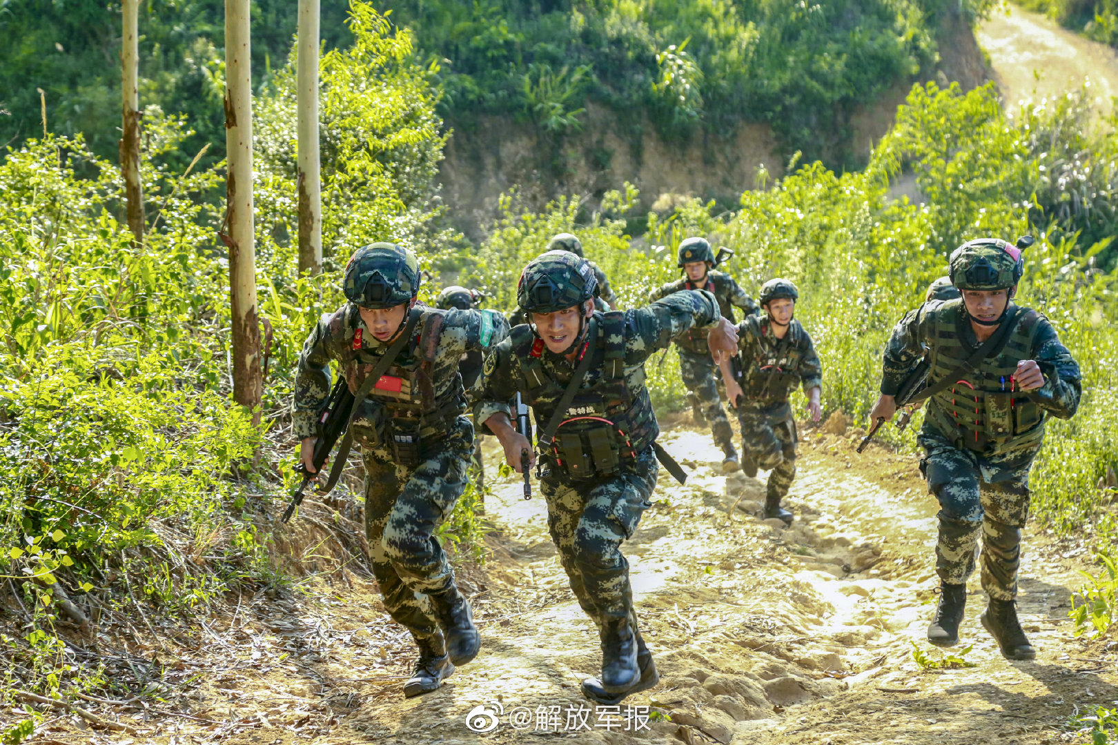 武警魔鬼周全景記錄 再堅持一會兒!再拼一次!