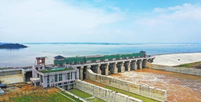 出山店水库首次开闸泄洪