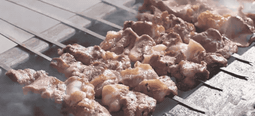 烤串|烤串还靠人工串肉？来看串肉机器解放双手！