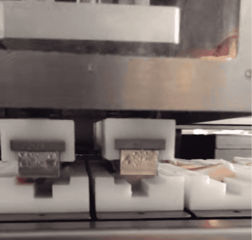 烤串|烤串还靠人工串肉？来看串肉机器解放双手！