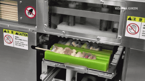 烤串|烤串还靠人工串肉？来看串肉机器解放双手！