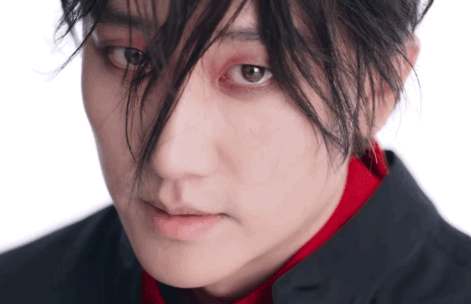 黄轩|继带女友见长辈后，黄轩新广告“突破”引争议，大红眼妆神似尚雯婕