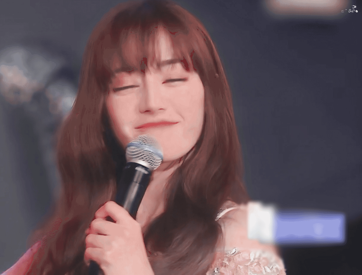 迪丽热巴|减龄必杀技齐刘海：迪丽热巴刘海造型秒变16岁，伊能静也尝试过