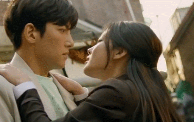 虽然是精神病但没关系|又一韩剧翻车，第二集就收到了6000封投诉信，“肉搏”韩剧还能走多远