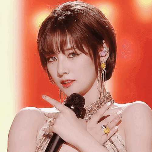 决赛舞台上赵粤所处的《火羽》组的妹妹们都太飒了!