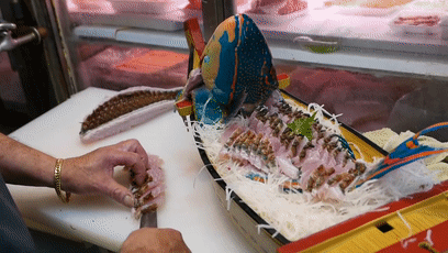 鱼类|日本网友无意间钓到五彩怪鱼，到底是个什么东西？