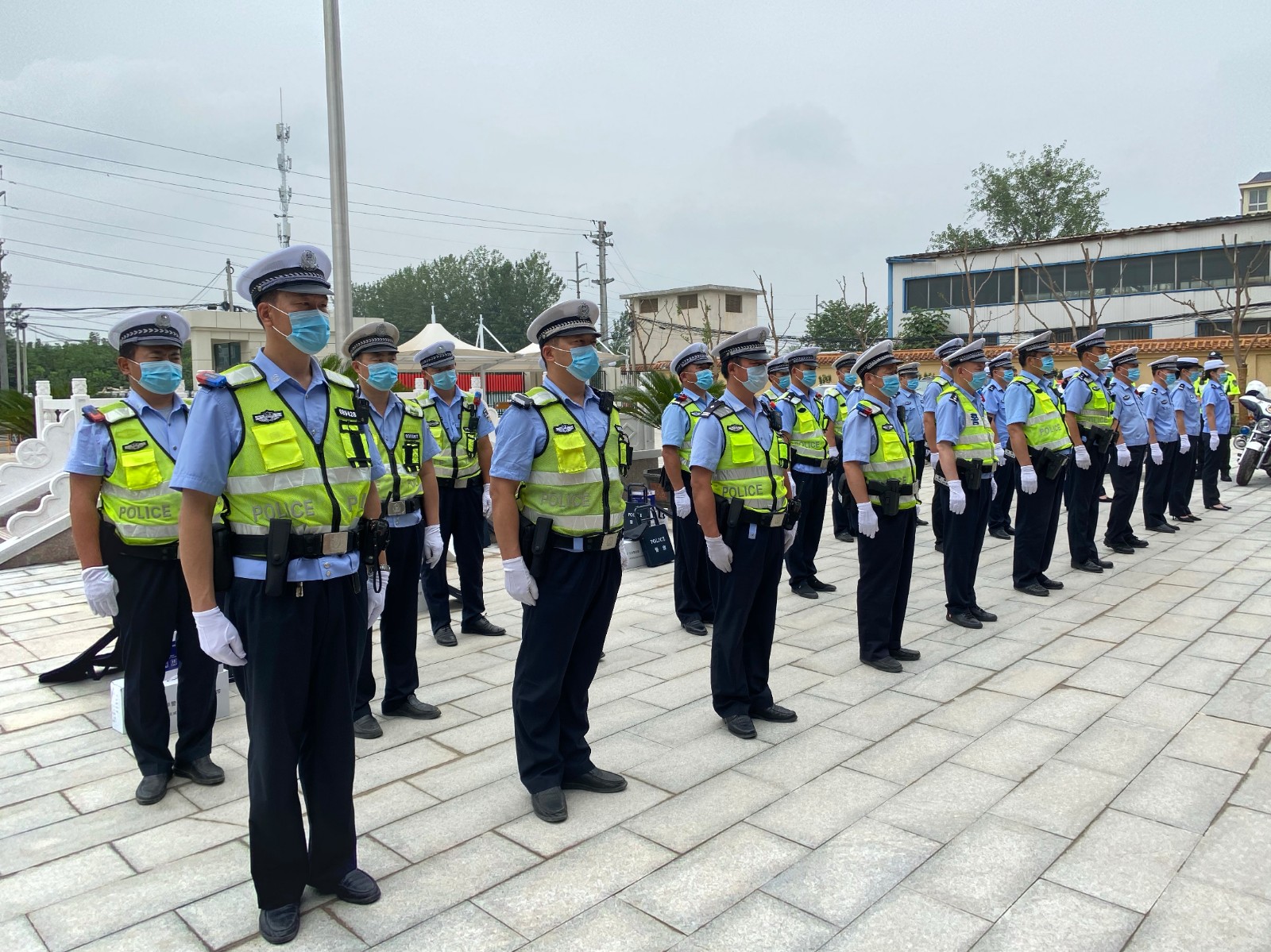 聊城市公安局交巡警支队为莘莘学子保驾护航