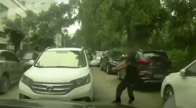 柯震东|柯震东又双叒叕复出，台湾电影首映会爆哭：这几年蛮累的，努力在勇敢