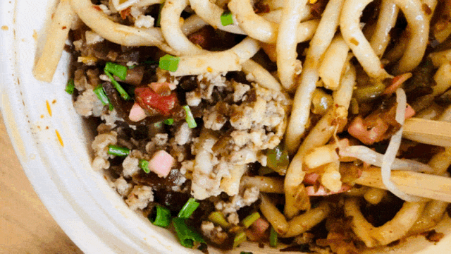 嗦粉一时爽一直嗦粉一直爽哈哈哈哈