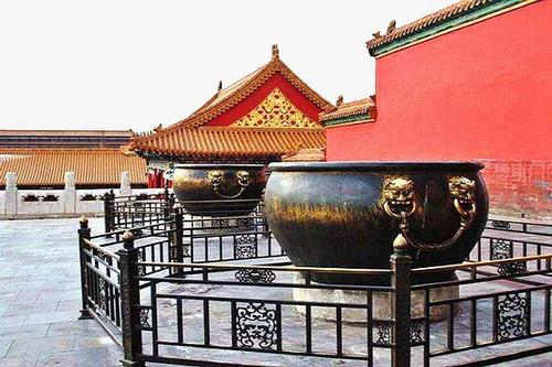 总之,生活在故宫的皇室和仆役们不喝井水,一是因为井水脏,二是因为有