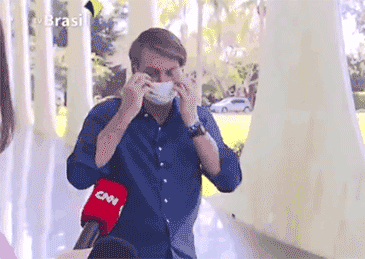 博索纳罗|巴西总统隔离后要求再做一次检测，散步时还被大鸟给咬了