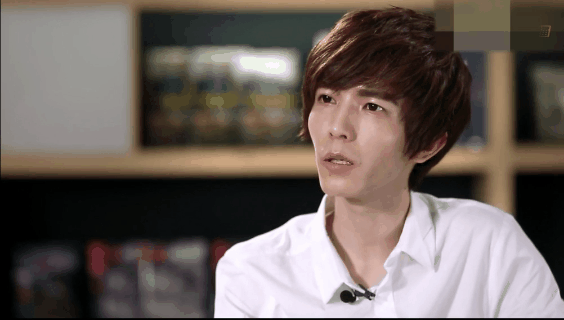 易立竞|揭万茜“假面”，让伊能静翻车，黄圣依在她面前收敛锋芒，易立竞何方神圣？