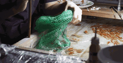 日本人|这个“变态”的日本人，画了12年的金鱼，把金鱼画活了