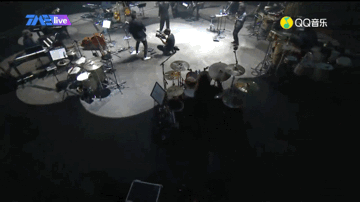 陈奕迅|贵圈｜末代歌神陈奕迅的无人演唱会：世界分崩离析，还好有人陪我唱歌