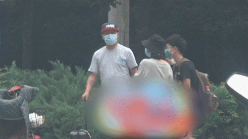 陈羽凡|陈羽凡现身白百何住所接儿子，啤酒肚明显，住偏远小区显落魄