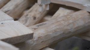 山东|山东有个大爷版李子柒！“玩木头”爆红海外！能造2600年前“鲁班凳”