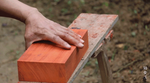 山东|山东有个大爷版李子柒！“玩木头”爆红海外！能造2600年前“鲁班凳”