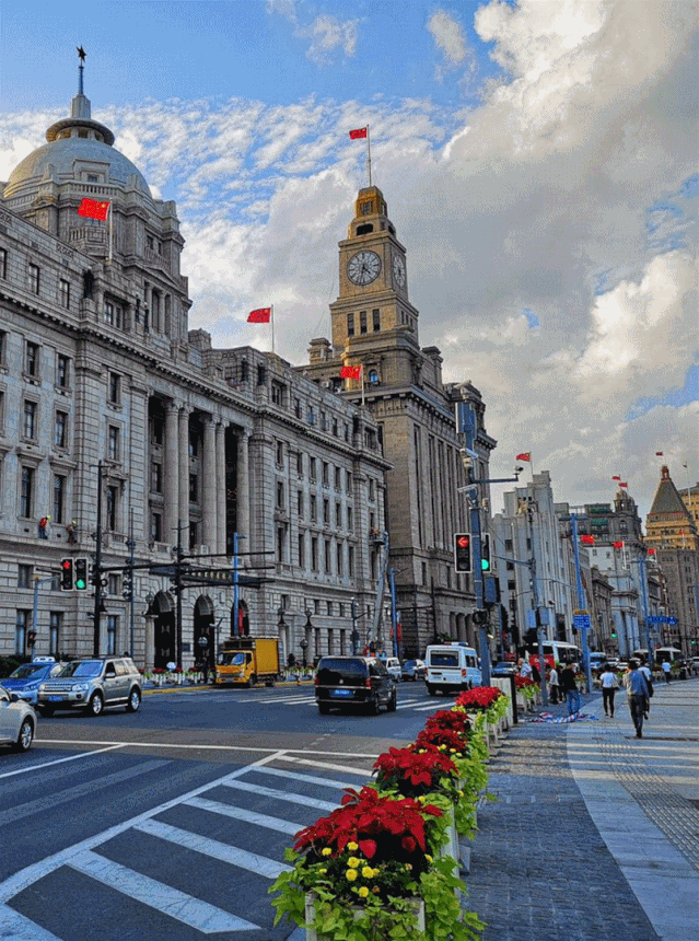 南京路,淮海中路,豫园来上海必逛的在昨天由市政府新闻办举行的"高