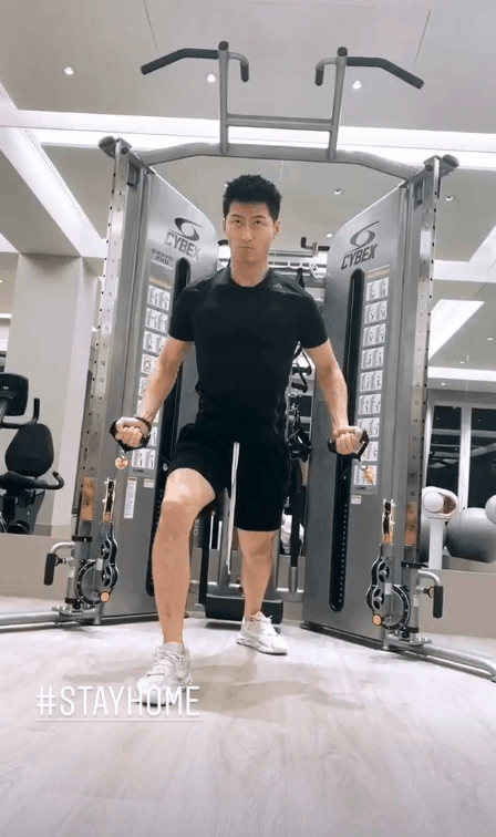 何超莲|送别赌王第四天，何超莲公开秀恩爱，留窦骁在妈妈家中居住疑已订婚